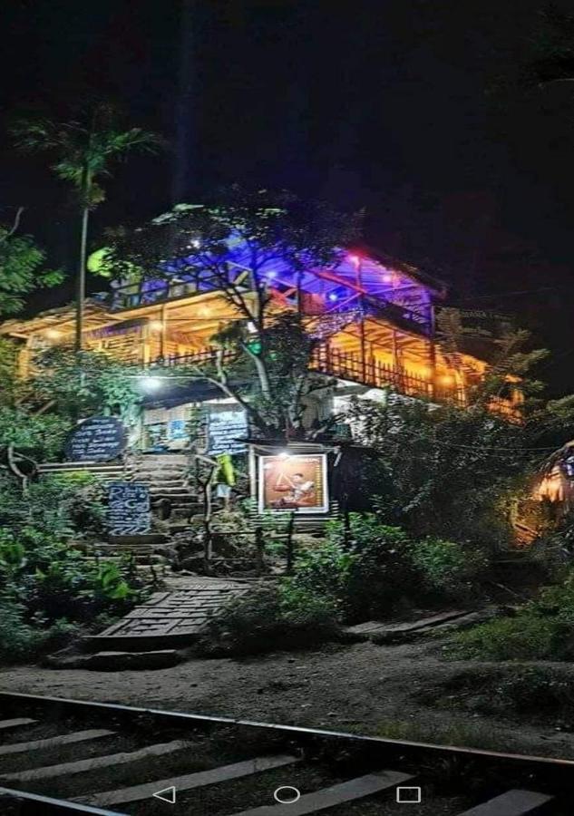 Tree House Cafe Ella Vandrarhem Exteriör bild